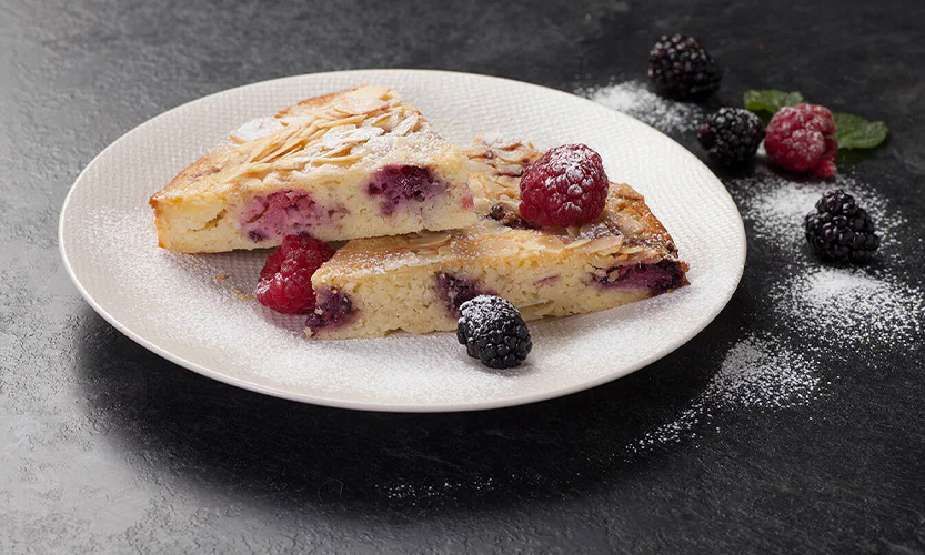 كيكة اللوز والفواكه كيكة اللوز والفواكه